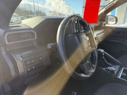 Used 2025 Toyota 4Runner SR5 AWD/4WD image 11