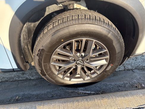 Used 2024 Nissan Rogue S FWD image 12