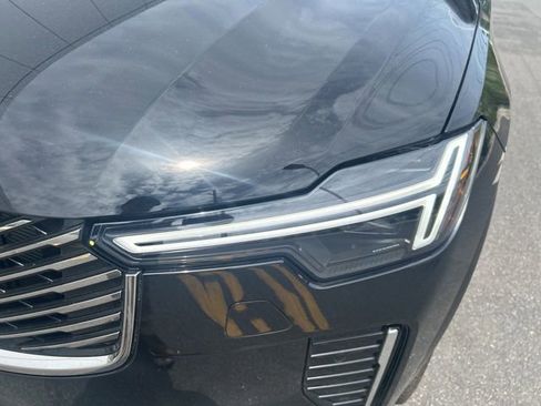 Certified 2025 Volvo XC90 B5 Plus AWD/4WD image 8