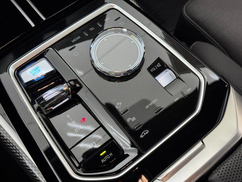 Used 2023 BMW i7 xDrive60 w/ Parking Assistance Package image 34