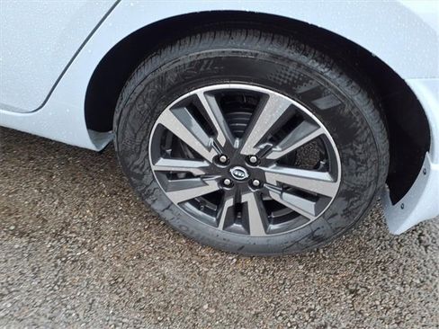 New 2025 Nissan Versa SV image 4