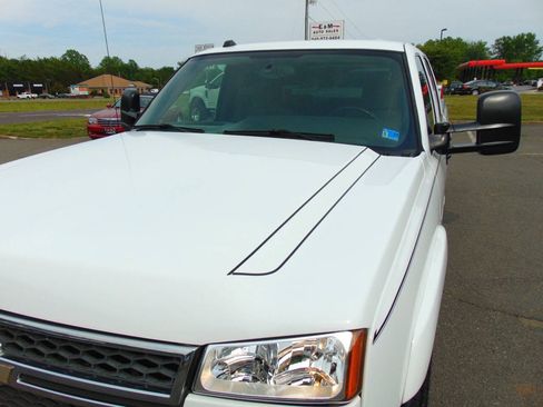 Used 2005 Chevrolet Silverado 2500 LS w/ Heavy-Duty Power Package RWD image 37