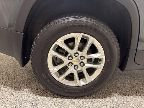 Used 2021 Chevrolet Traverse LT image 17