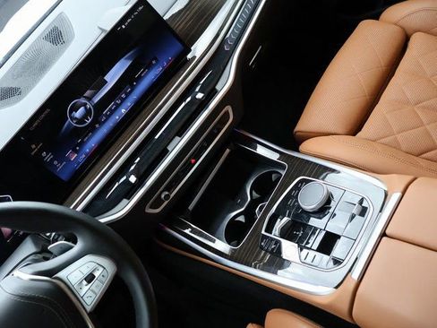 Used 2024 BMW X7 xDrive40i w/ Climate Comfort Package AWD/4WD image 32