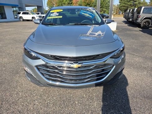 Used 2024 Chevrolet Malibu LT image 3