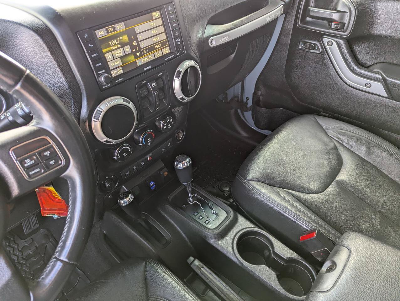 Used 2014 Jeep Wrangler Unlimited Sahara w/ Connectivity Group AWD/4WD image 17