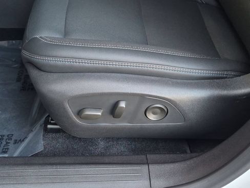 Used 2024 Chevrolet Equinox EV LT FWD image 23