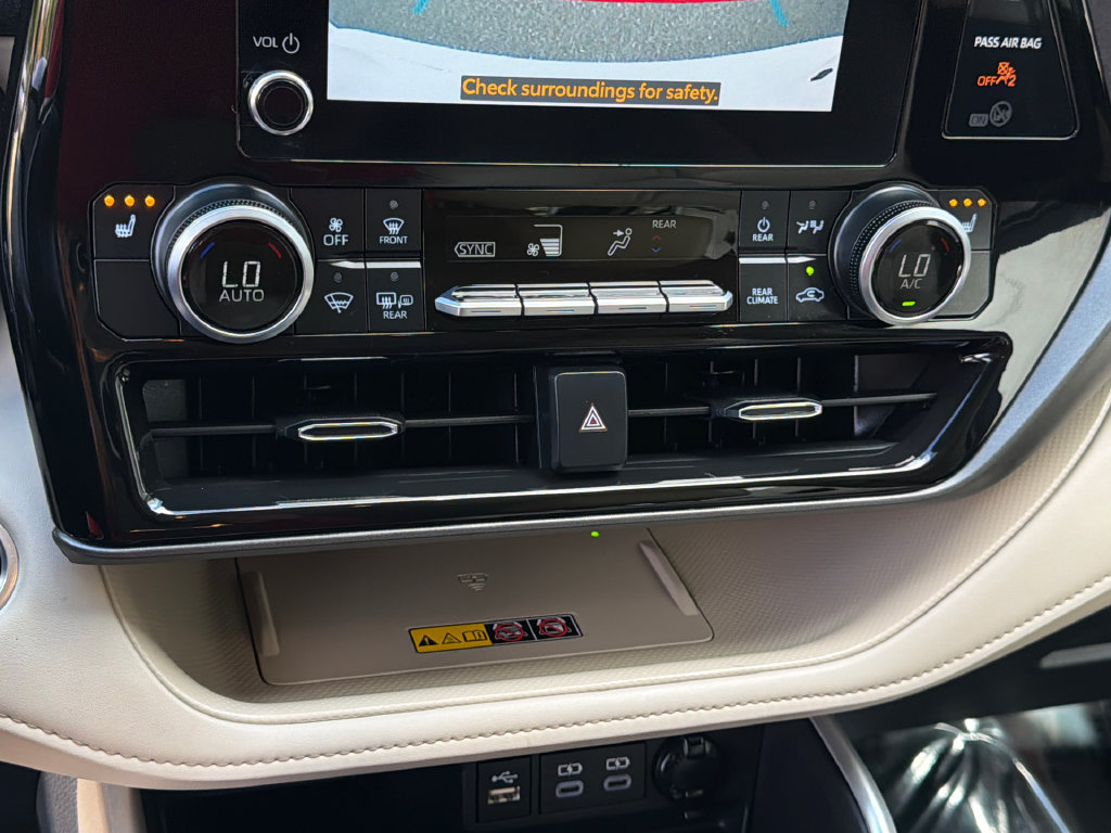 Used 2025 Toyota Highlander XLE AWD/4WD image 29