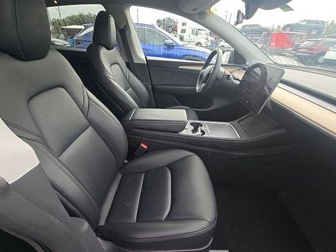Used 2023 Tesla Model Y AWD image 5