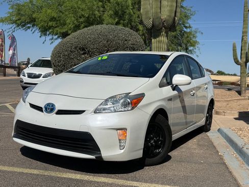 Used 2015 Toyota Prius Two FWD image 1