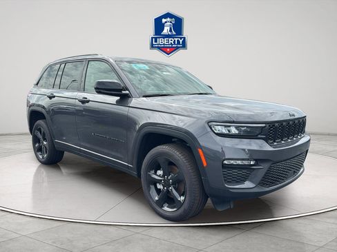New 2025 Jeep Grand Cherokee Limited w/ Black Appearance Package AWD/4WD image 16