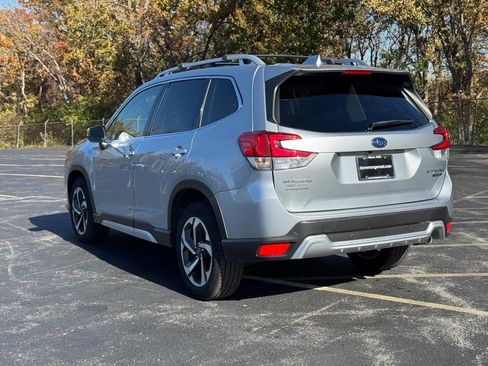 Used 2022 Subaru Forester Touring image 6