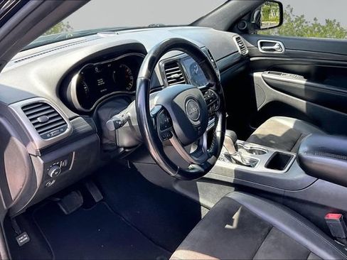 Used 2021 Jeep Grand Cherokee Laredo X AWD/4WD image 12