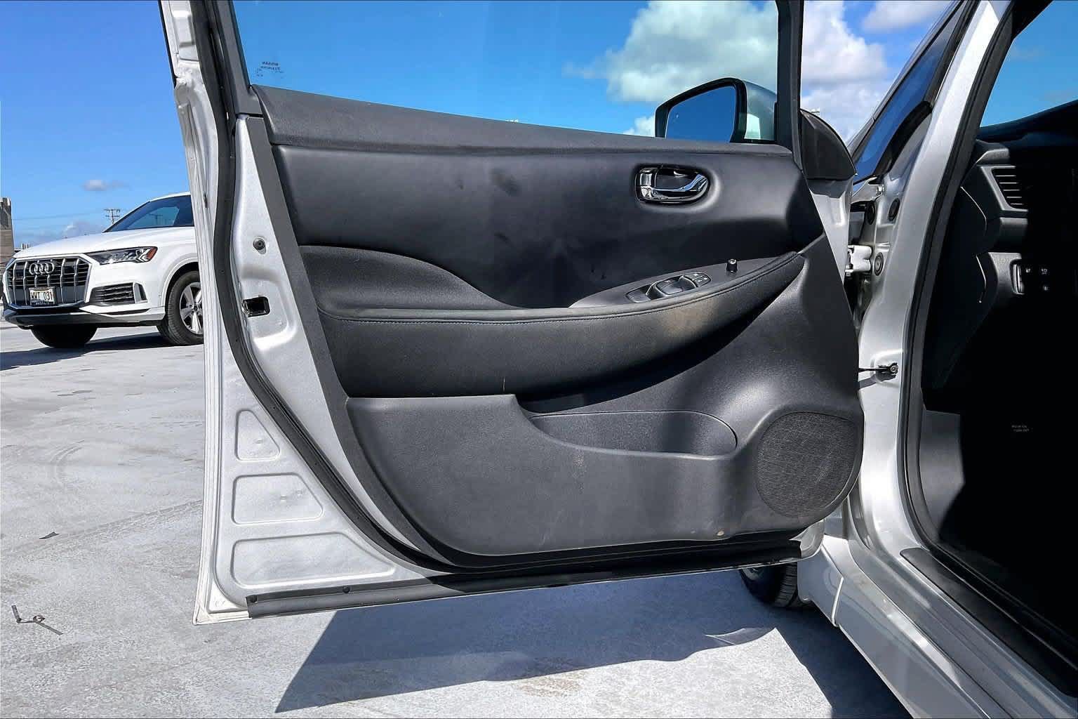 Used 2024 Nissan Leaf S FWD image 27