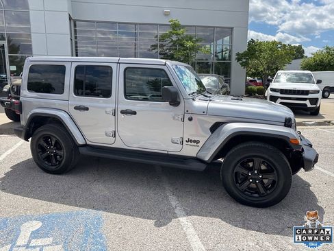 Used 2020 Jeep Wrangler Unlimited Sahara AWD/4WD image 31