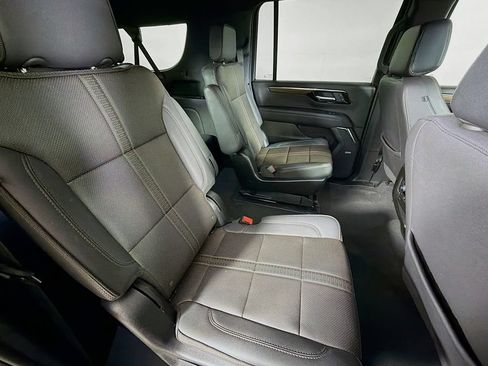 Used 2025 Chevrolet Suburban High Country AWD/4WD image 25