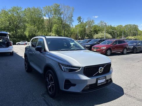Certified 2024 Volvo XC40 B5 Core AWD/4WD image 2