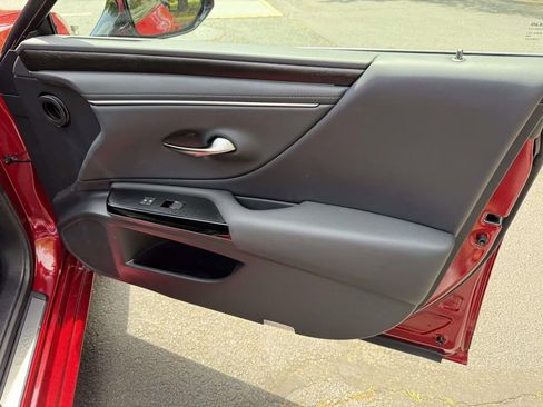 Used 2025 Lexus ES 300h w/ Technology Package FWD image 15