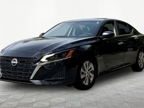 Used 2025 Nissan Altima 2.5 S image 3