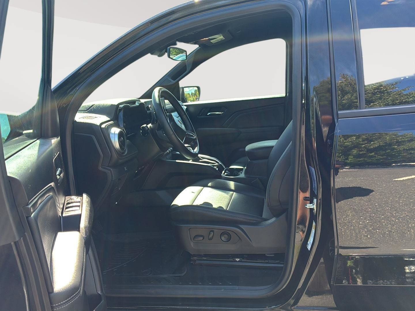 Used 2026 Chevrolet Colorado LT w/ LT Convenience Package AWD/4WD image 28