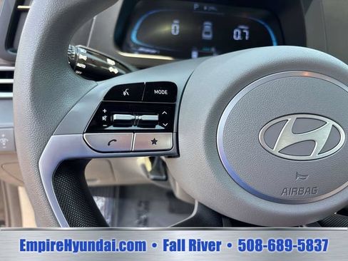 Certified 2024 Hyundai Elantra SE FWD image 17