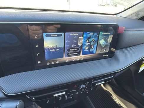 New 2026 Nissan Kicks SR w/ Cold Weather Package image 15