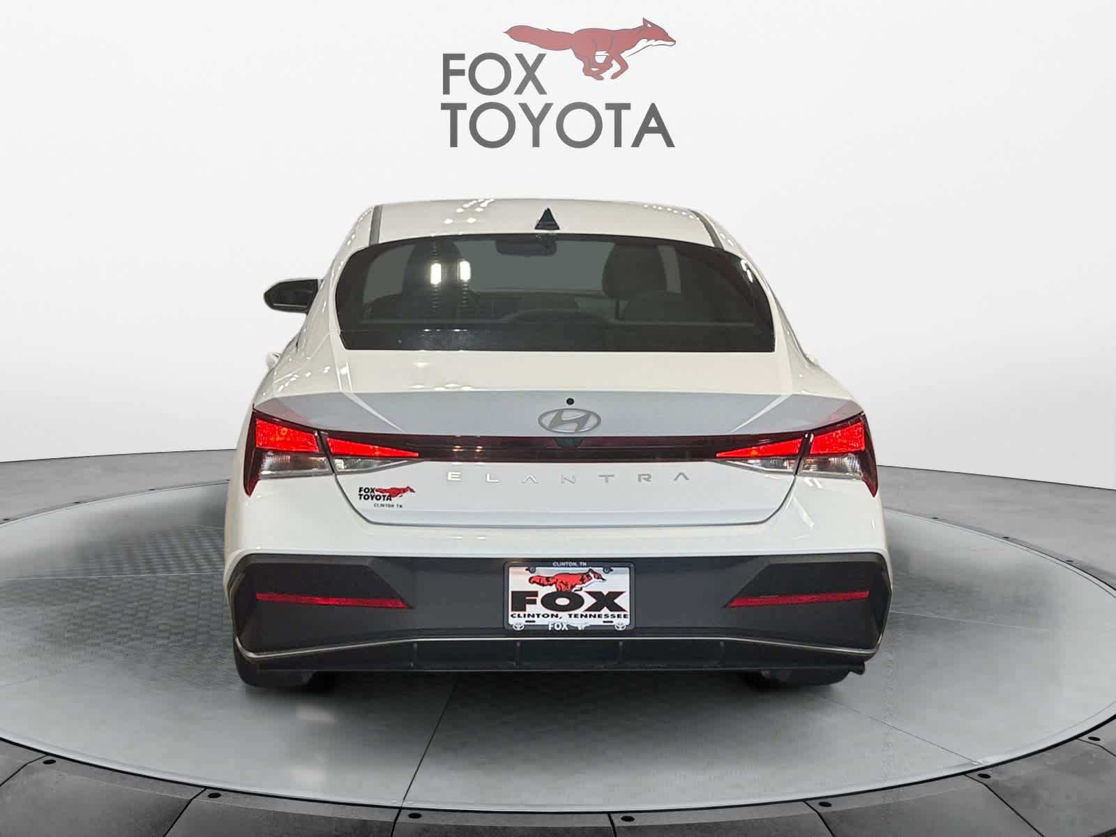 Used 2024 Hyundai Elantra SEL FWD image 5