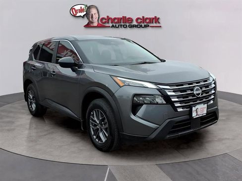 Used 2025 Nissan Rogue S image 7