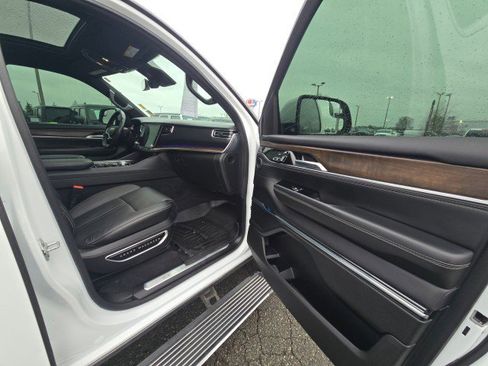 Used 2022 Jeep Grand Wagoneer Series I w/ HD Trailer Tow Package image 11