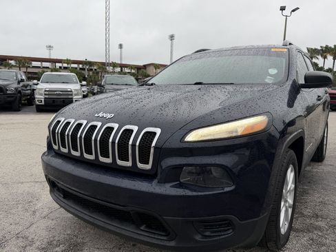 Used 2016 Jeep Cherokee Sport FWD image 10