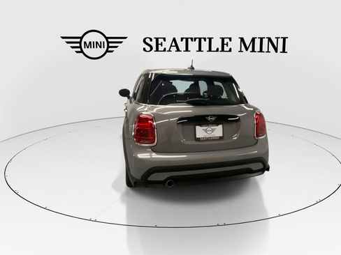 Used 2022 MINI Cooper 4-Door Hardtop FWD image 9