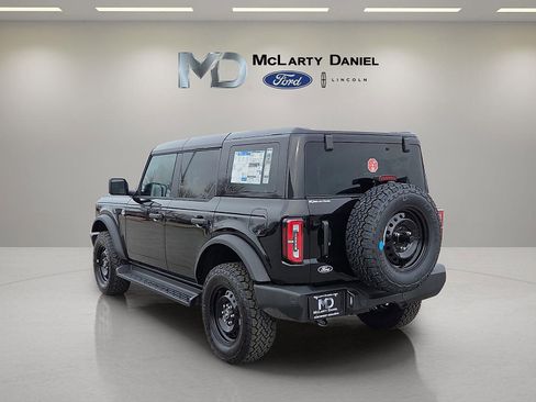 New 2026 Ford Bronco Outer Banks w/ Black Appearance Package image 4