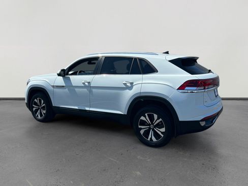 Certified 2025 Volkswagen Atlas Cross Sport SE FWD image 3