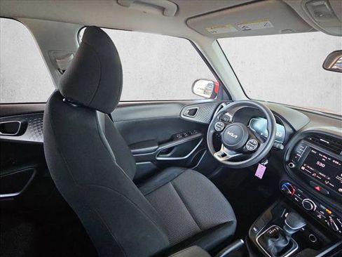 Used 2024 Kia Soul LX w/ Option Group 015 FWD image 2