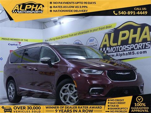 Used 2023 Chrysler Pacifica Limited image 1