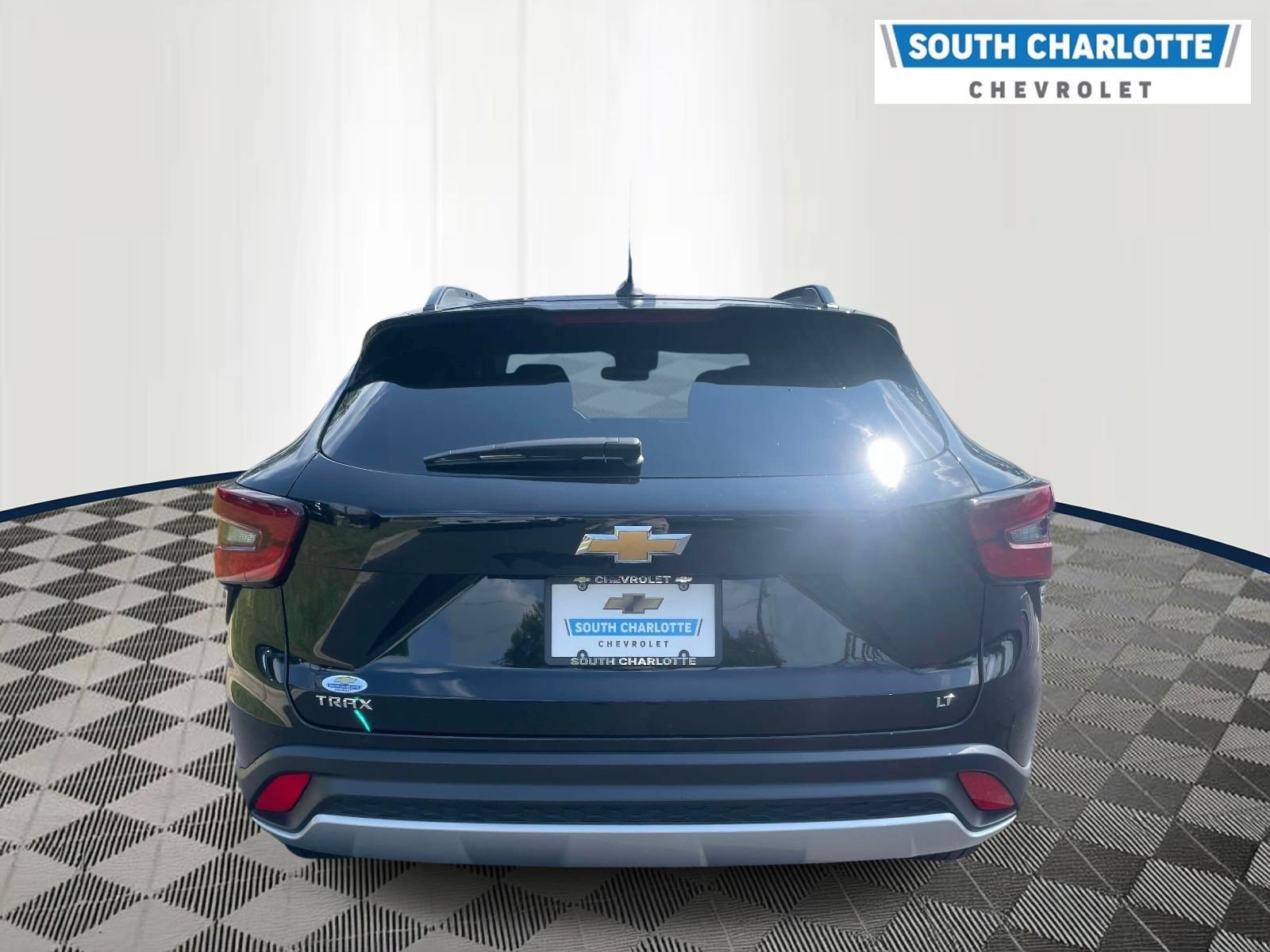 Used 2025 Chevrolet Trax LT w/ LT Convenience Package FWD image 5