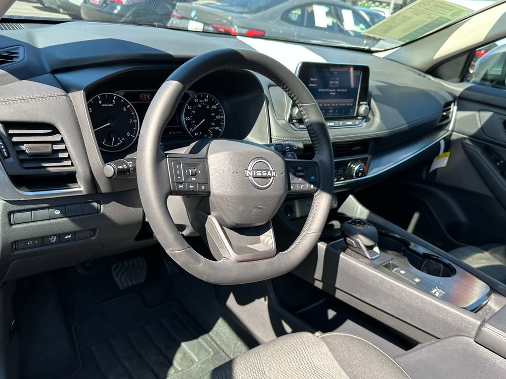 Used 2026 Nissan Rogue SV FWD image 23