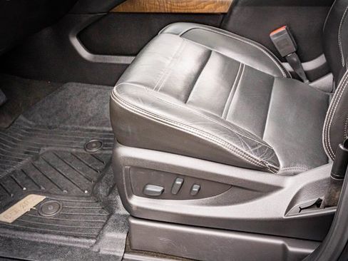 Used 2018 GMC Yukon Denali image 14