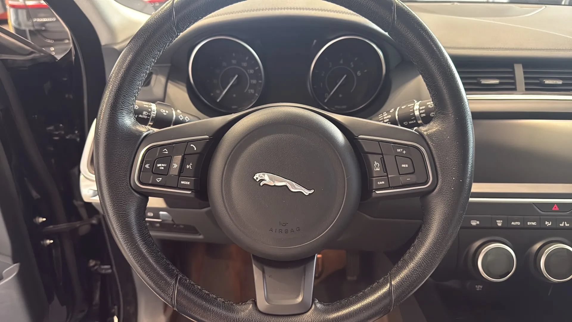 Used 2020 Jaguar E-PACE AWD/4WD image 17