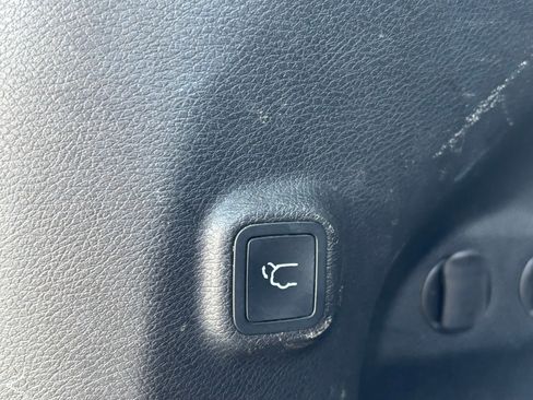 Used 2019 Jeep Cherokee Limited AWD/4WD image 6