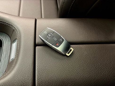 Used 2022 Mercedes-Benz GLE 450 4MATIC w/ Revised AMG Line Exterior image 35