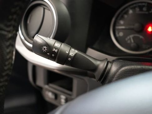 Used 2017 Toyota Tacoma SR5 AWD/4WD image 18