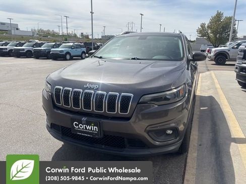 Used 2019 Jeep Cherokee Latitude Plus w/ Comfort/Convenience Group image 2