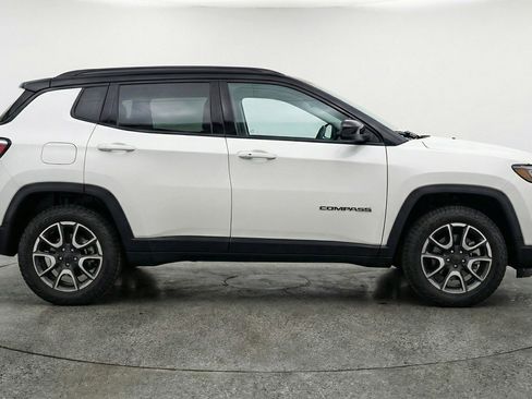 Used 2025 Jeep Compass Trailhawk AWD/4WD image 11