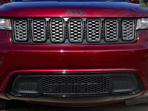 Used 2017 Jeep Grand Cherokee Altitude RWD image 28