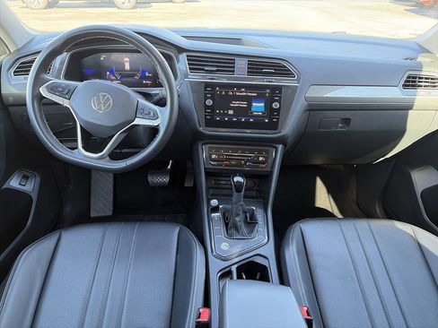 Used 2024 Volkswagen Tiguan SE image 12