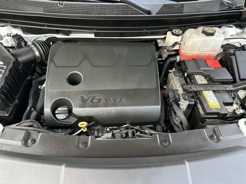 Used 2023 Chevrolet Traverse LT image 12