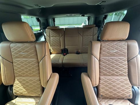 Used 2022 Cadillac Escalade Premium Luxury w/ Performance Package AWD/4WD image 41