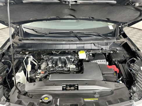 Used 2025 Nissan Pathfinder SL FWD image 35