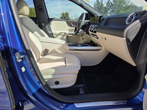 Used 2025 Mercedes-Benz GLA 250 image 3